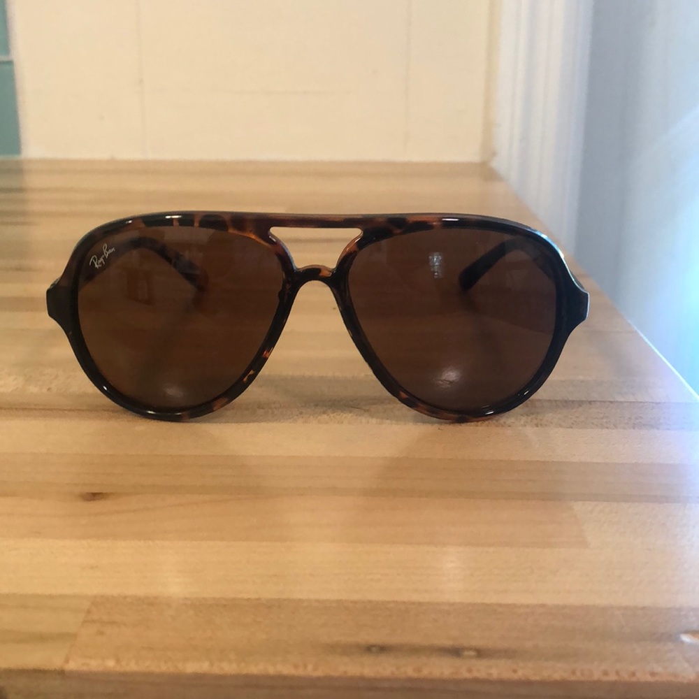 RayBan sunglasses. Worn twice. Excellent condition